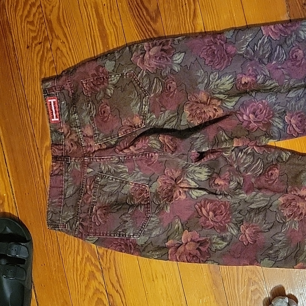 Vintage Floral Cropped Mom Jeans - Picture 4 of 5